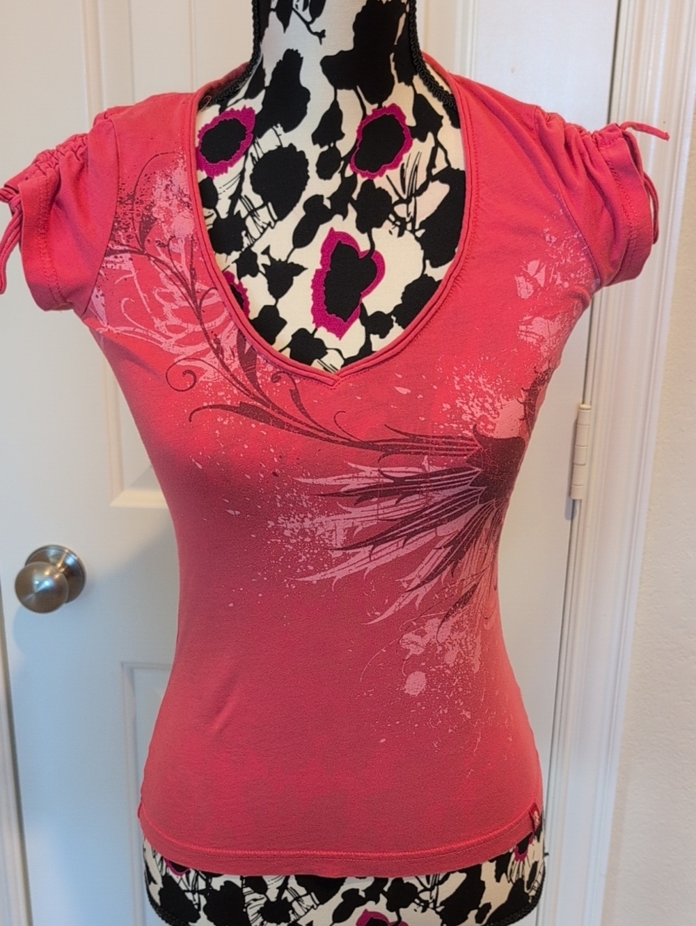 Edc By Esprit Pink V‑Neck Graphic Short Sleeve Tee Size XS